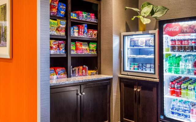 La Quinta Inn & Suites by Wyndham Lynchburg at Liberty Univ.