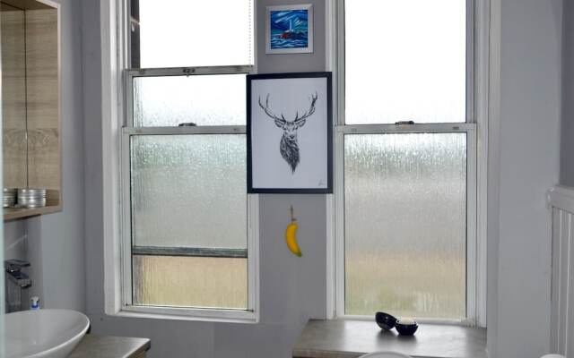 Homely 2 Bedroom Flat Next to Botanical Gardens