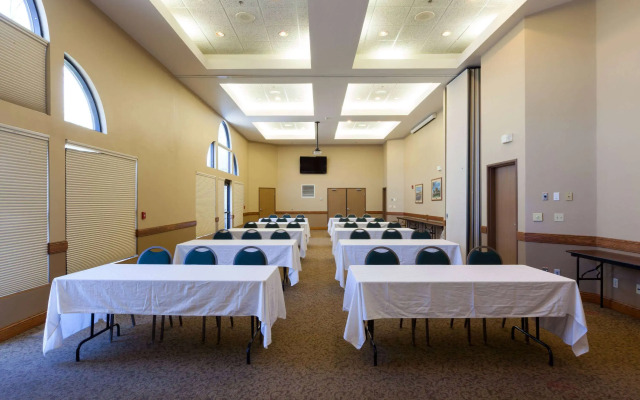 AmericInn by Wyndham Valley City - Conference Center