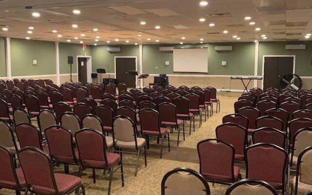 Ramada Williamsburg East Busch Gardens Area