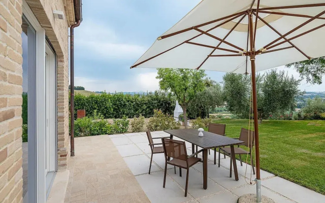 Spacious Stay in Montelupone