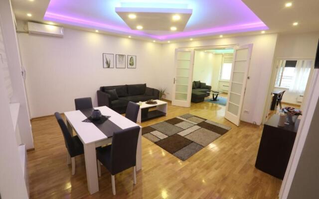 De Luxe Republic Square Apartment of 100sqm