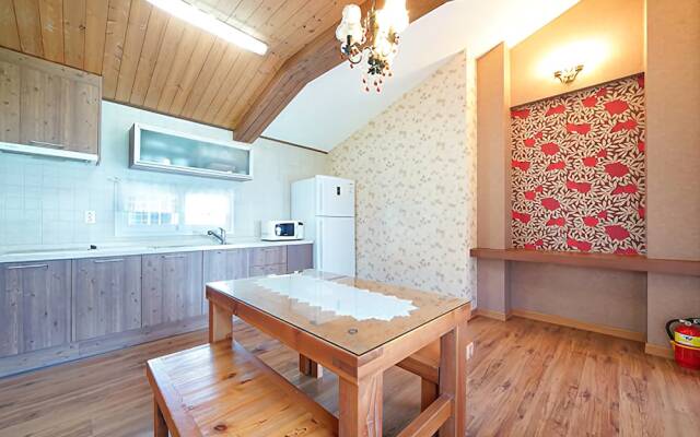 Taean Jaderak Pension