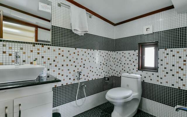 Oyo 22759 Houseboat Luxury Smart Gold 6 Bhk