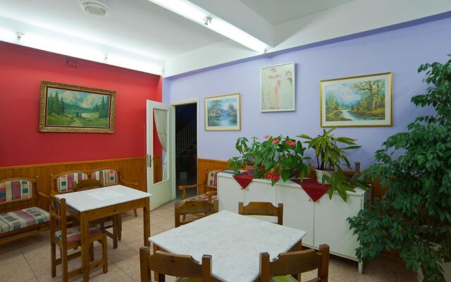 Hotel Athina