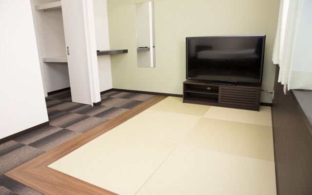 Universal Hotel Reborn