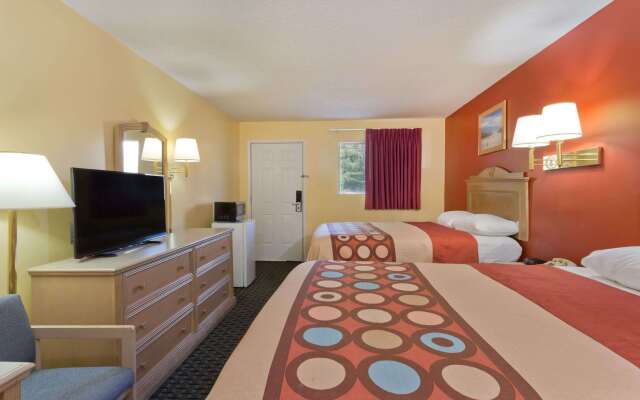 Super 8 by Wyndham Chipley