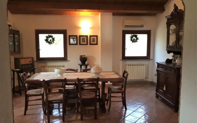 Traditional Villa in Varano With Private Garden