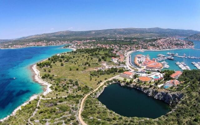 Lias 2 - With Restaurant - A11