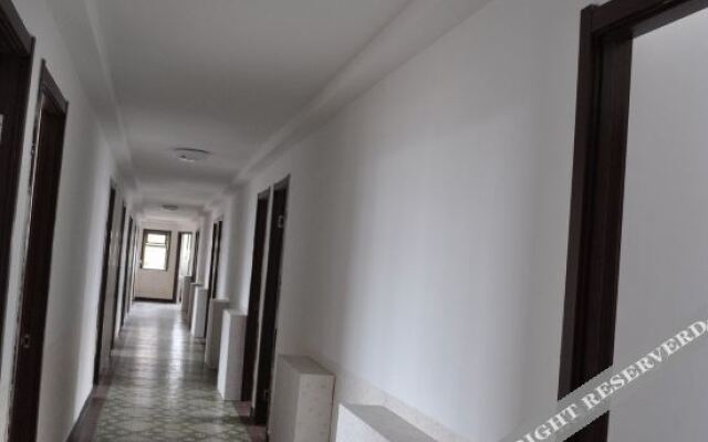 Yuanping Jixiang Hotel