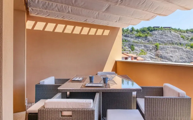 The Lady in Red Studio Flat with Sea View Terrace