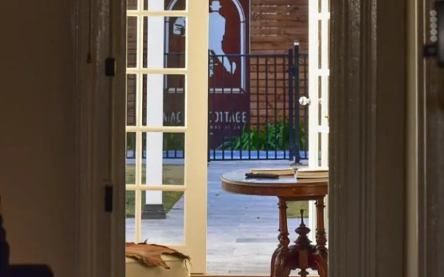 Macleay Cottage with plunge pool and local arts – Guest Rooms – Dubbo