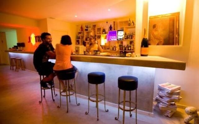 Oztel Hotel