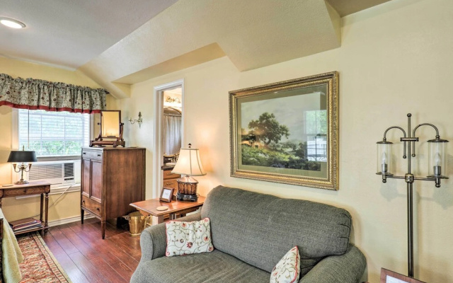 Studio in College Station w/ Expansive Deck!