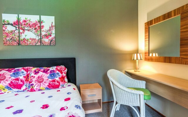 Sun Kissed Bungalow in Uden with Sauna, Hot Tub, Terrace