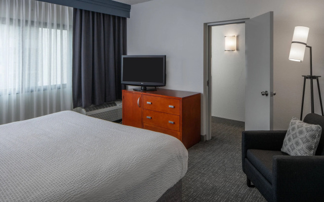 Courtyard by Marriott Memphis East/Park Avenue