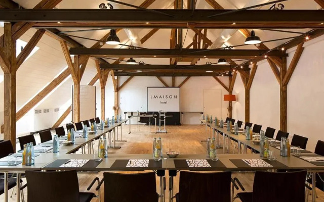 LA Maison Hotel