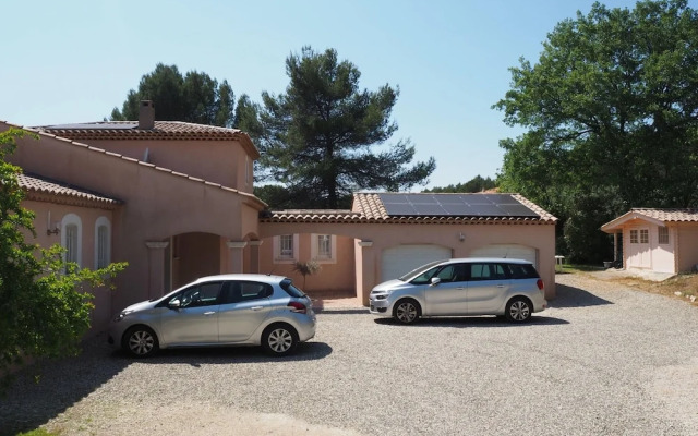 Premium Villa With Garden and Pool, Lambesc