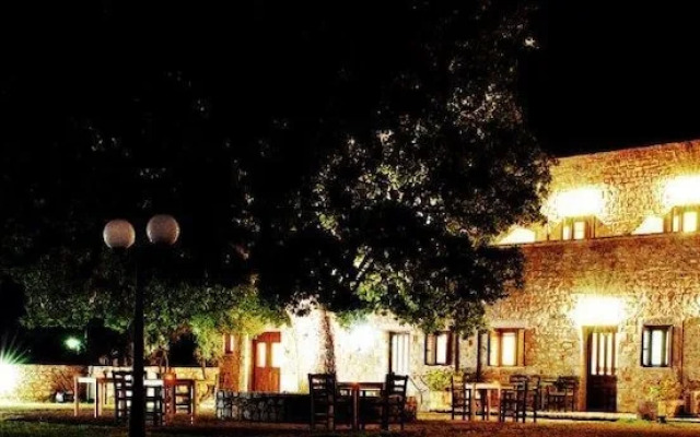 Vlyhada Residence & Restaurant