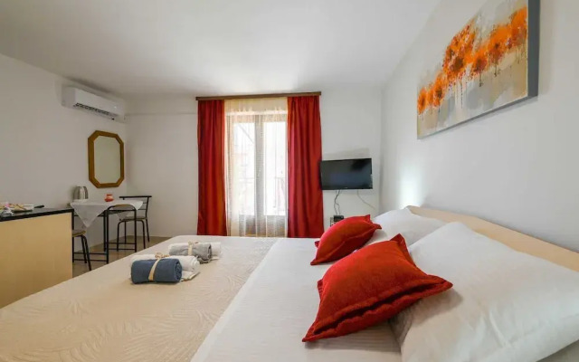 Calm and Stylish Rooms With Balcony