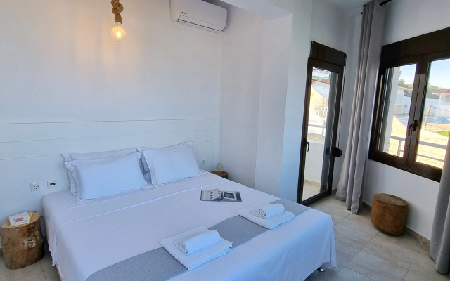 Bungalow White Apartments and Suites