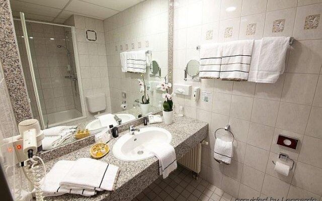Ramada Herzo Base