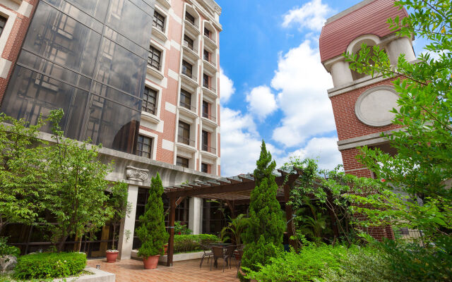 F Hotel - Sanyi