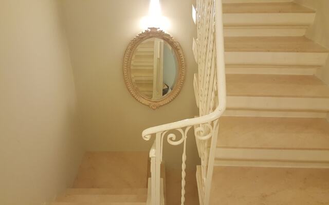 D Townhouse Boutique Suites