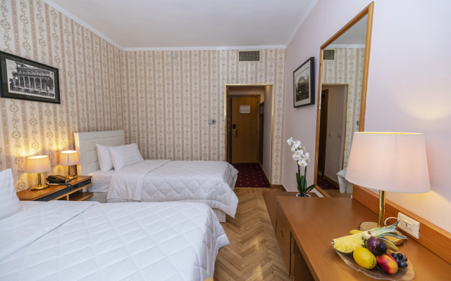 Tirana International Hotel & Conference Centre - Image 4