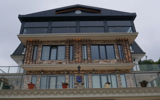 Poison Garden Suite & SPA