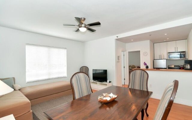 3700 Collins By Miami Te Espera