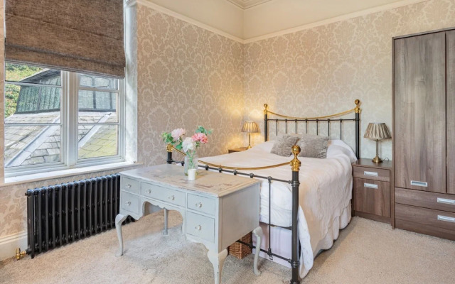 Kendal - Gothic Hall - Luxury Rooms or Apartment