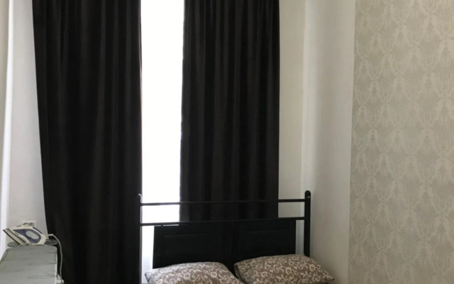 Smart econom for near Opera