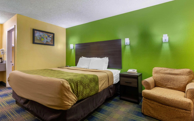 Econo Lodge Nashville near Percy Priest Lake