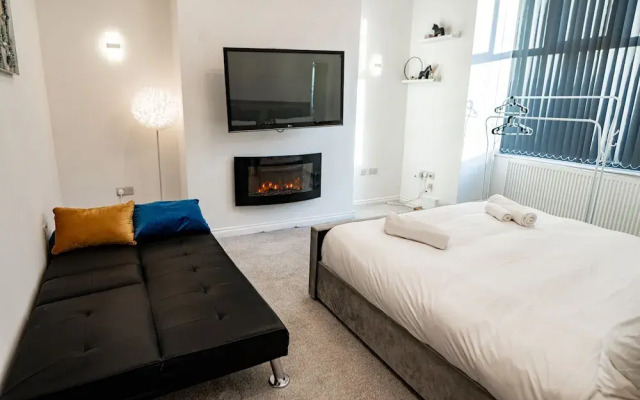 Manchester - 4 Beds - Sleeps 7 - Street Parking