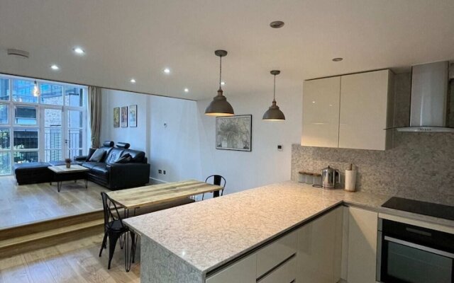 Stunning 3BD Maisonette W/balcony - Old Street!