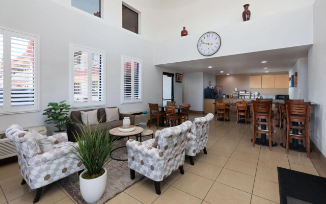 Super 8 by Wyndham Tucson/Grant Road Area AZ