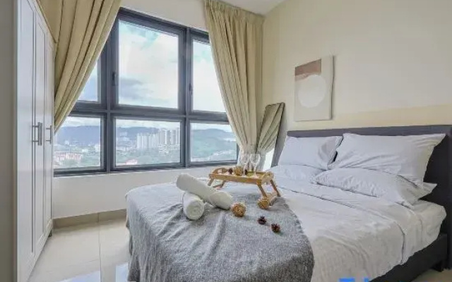 Stylish 4BR M Vertica Walk to MRT & Velocity Mall