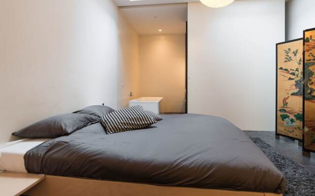 White Room Apartment