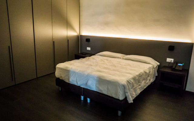 Venice Terminal Apartments & Suites