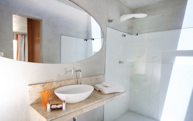 Cocoon Hotel & Lounge