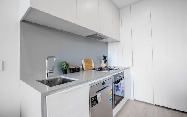 Designer 2 Bedroom Apartment In Parkville