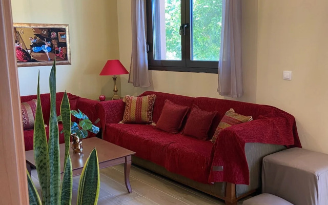 Casa Terra is Near Hillside Area Airport Beach