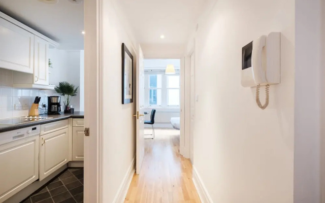 Holborn Penthouse Apartment with Terrace