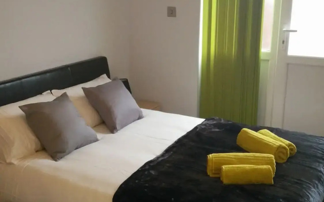 Old Trafford Guest House