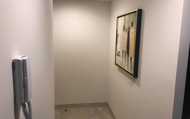 Beautiful Apartment Furnished - Great Location - Swimming Pool Gym Wifiaa