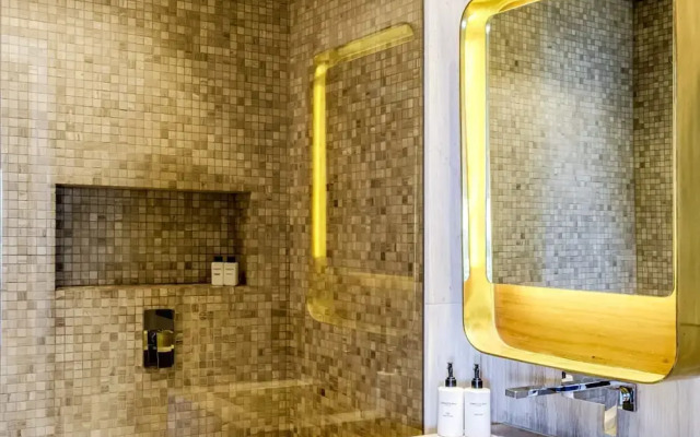 Chic Apartment w Amazing Views Dunmore Luxe