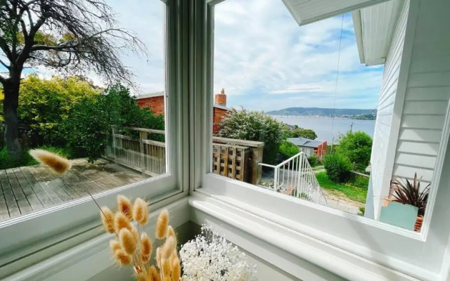 Spectacular River View- Lindisfarne