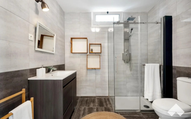 Aguda1 · Aguda's Family House 4BD Parking Barbecue