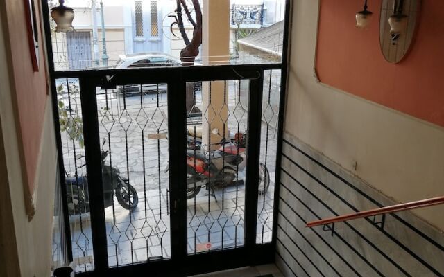 Comfortable apartment in Acropolis